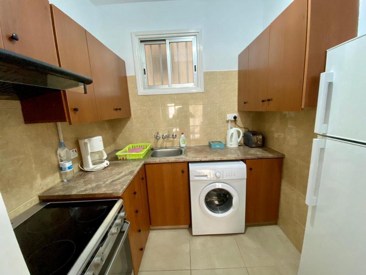 라르나카 Kontheo Elli Ground Apt 2 Near The Beach 아파트 외부 사진